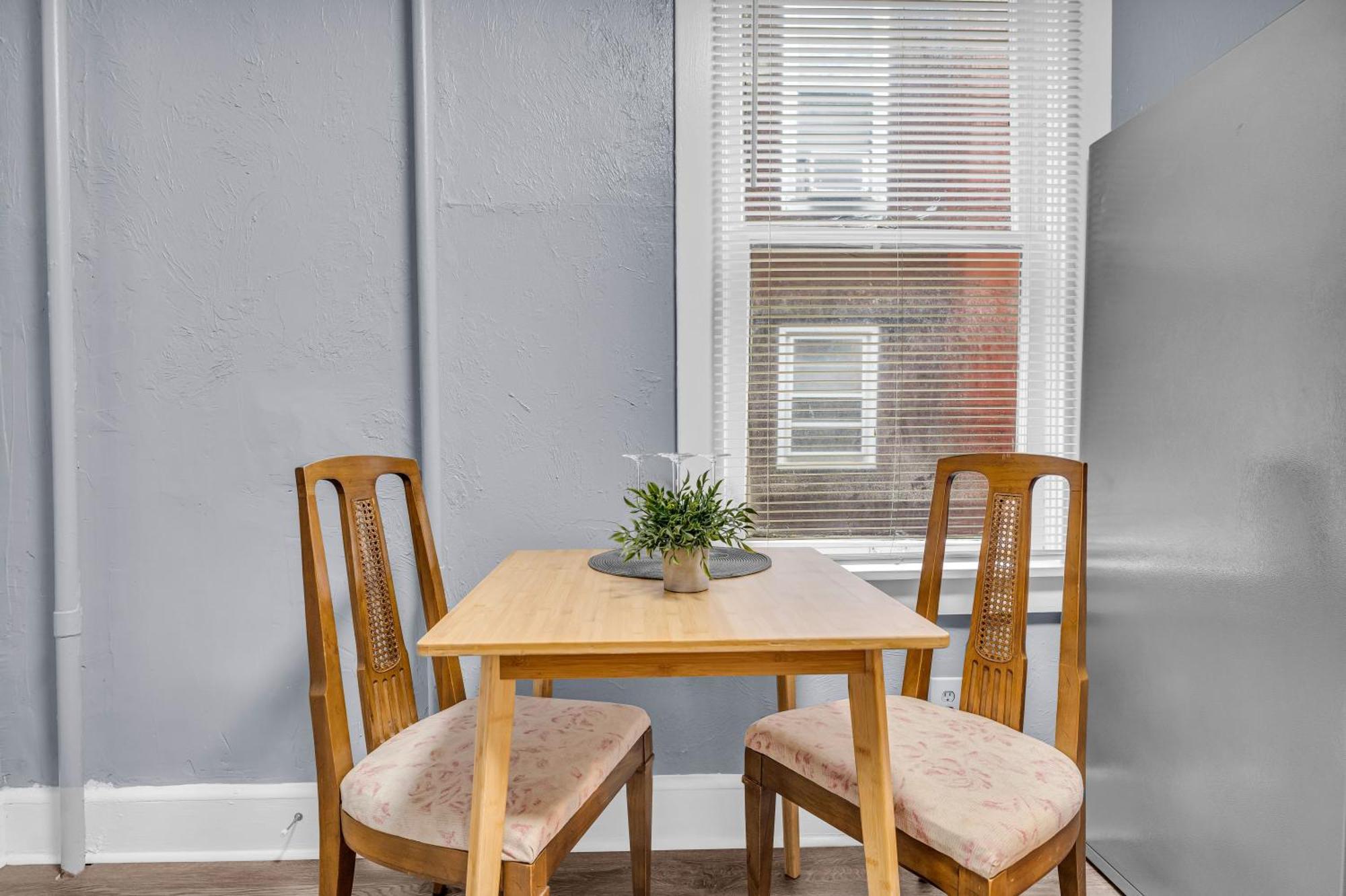 Historic Cozy Haven In Little Italy Apartment Cleveland Bagian luar foto