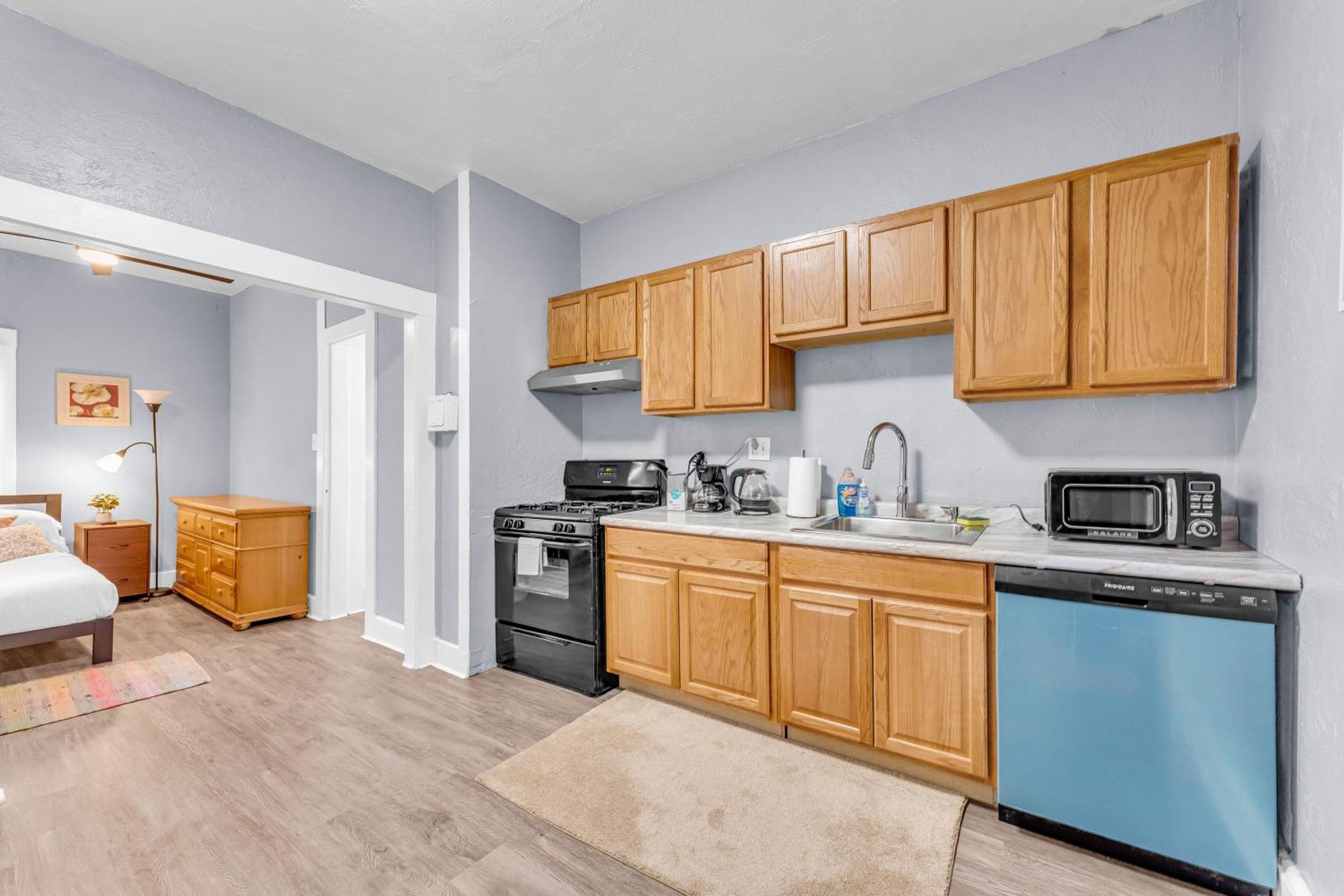 Historic Cozy Haven In Little Italy Apartment Cleveland Bagian luar foto