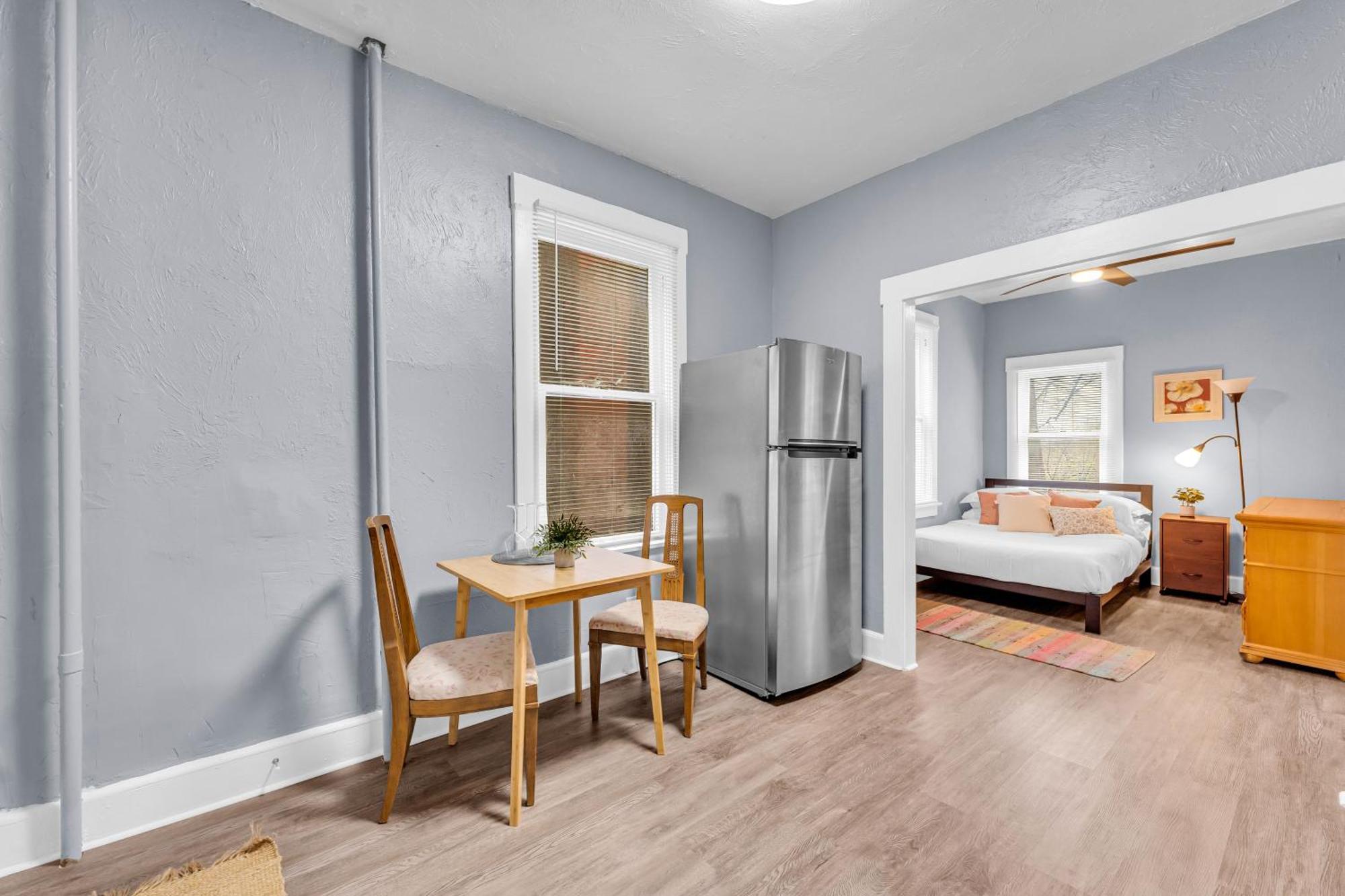 Historic Cozy Haven In Little Italy Apartment Cleveland Bagian luar foto