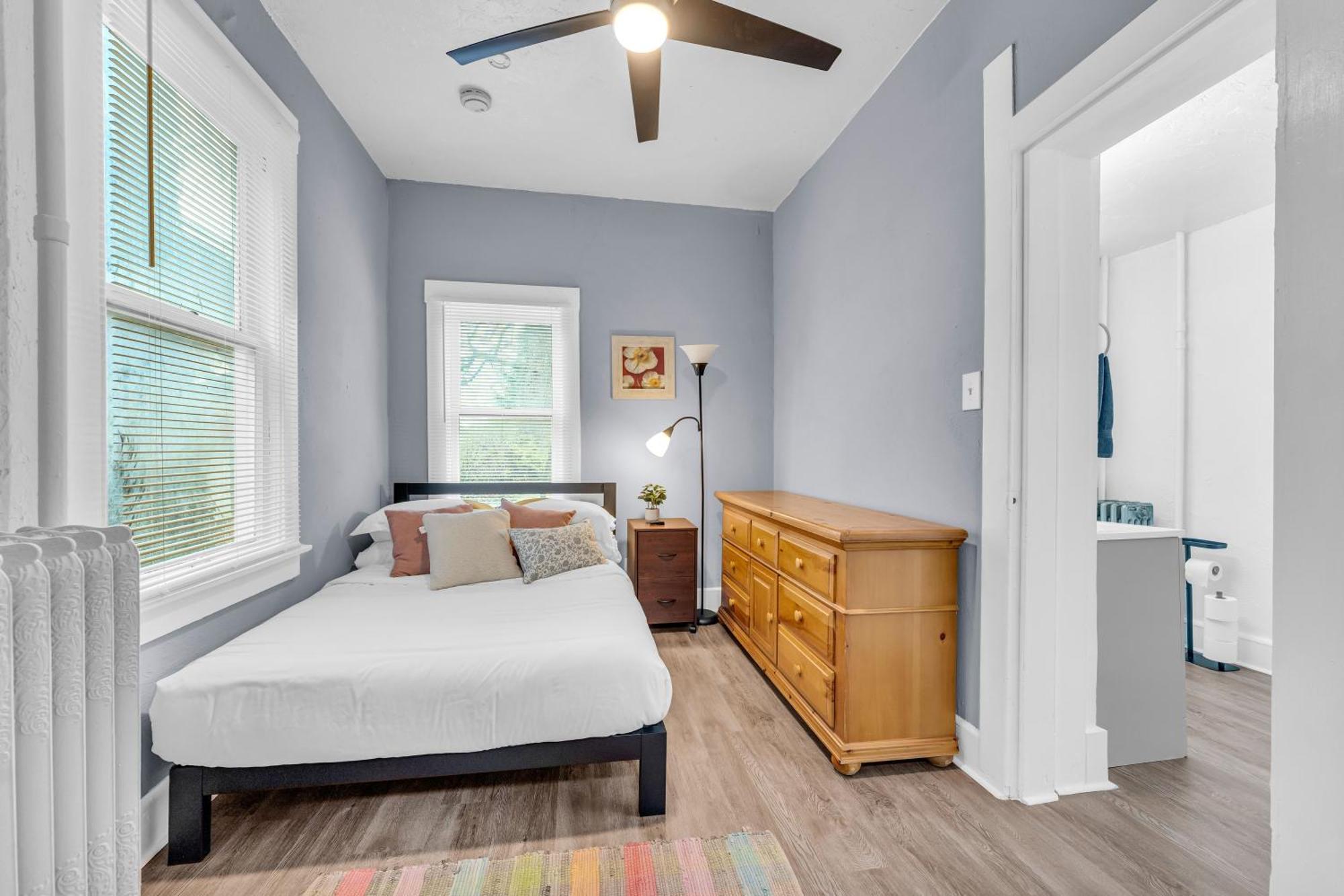 Historic Cozy Haven In Little Italy Apartment Cleveland Bagian luar foto