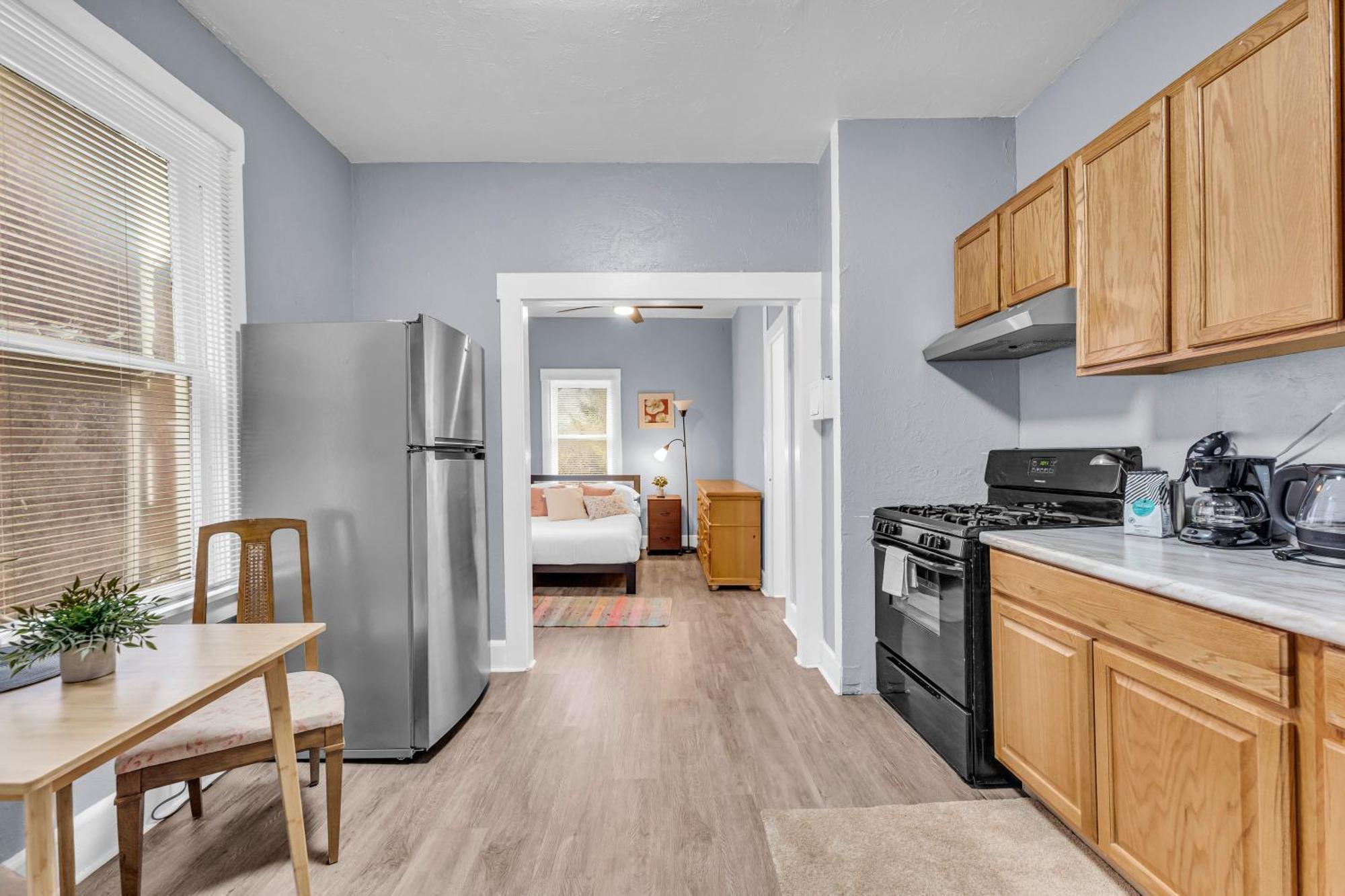Historic Cozy Haven In Little Italy Apartment Cleveland Bagian luar foto
