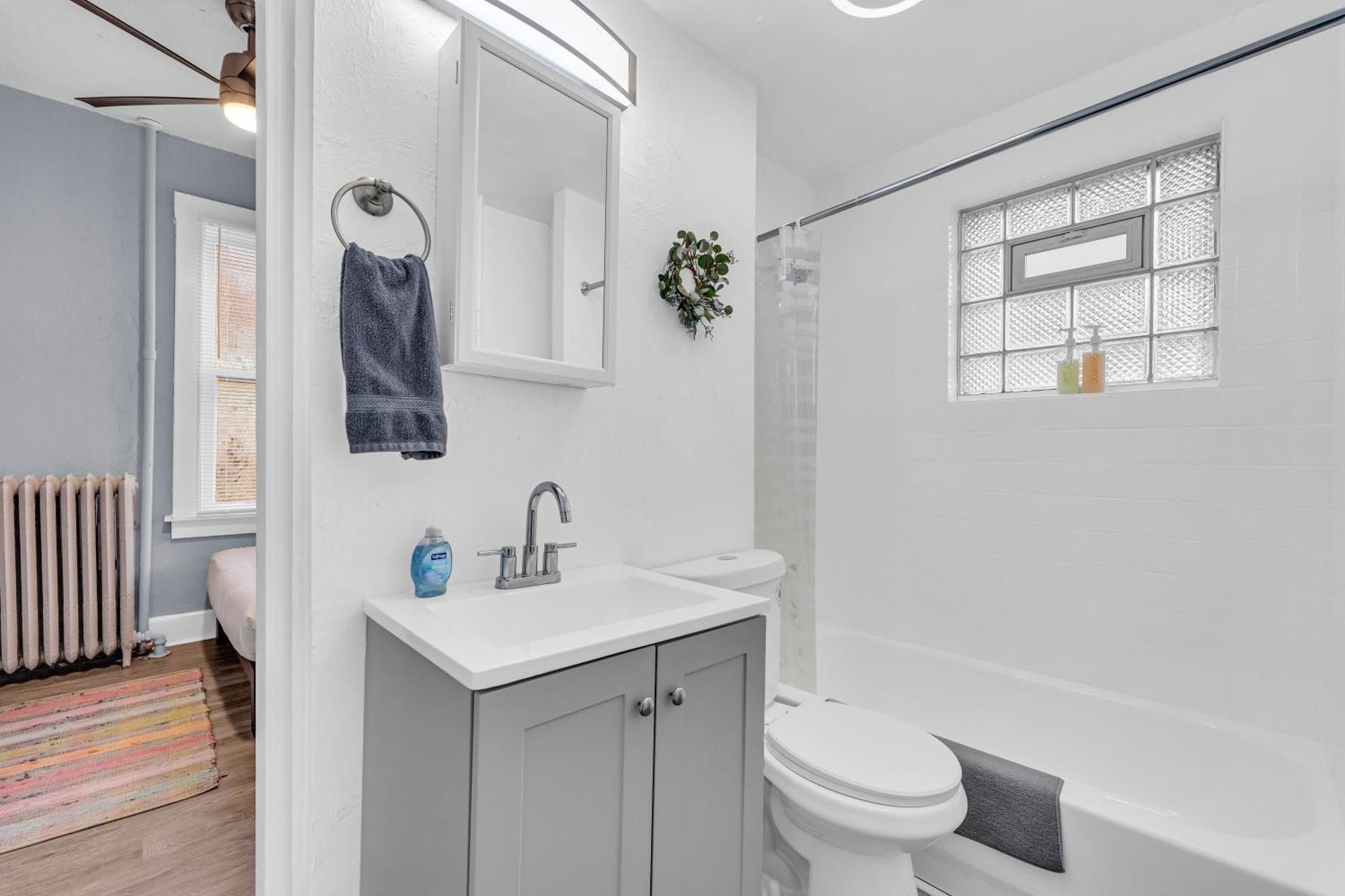 Historic Cozy Haven In Little Italy Apartment Cleveland Bagian luar foto